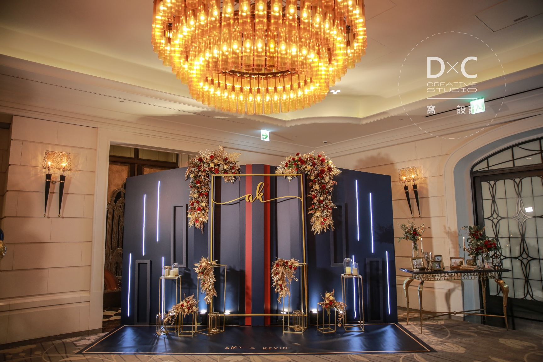 婚禮佈置:文華東方質感紅藍金色系特殊背板設計